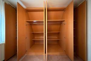 Neuer Preis...die Modernisierung kann starten.
4 Zimmer auf 131 m². Herrliches Grundstück.
Südstad – Die vollständige Adresse der Immobilie erhältst du vom Anbieter., 78050 Villingen, Villingen-Schwenningen – Vorschaubild 13