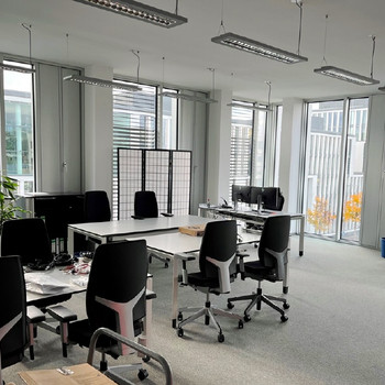 STOCK - helle Büroflächen | begrünter Innenhof | Blick über den Arnulfpark