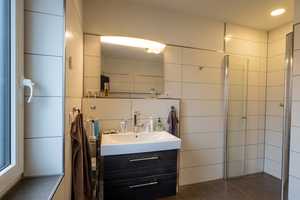 BARRIEREFREIER WOHLFÜHL-BUNGALOW MIT GARAGE, WALLBOX & SONNIGEM GARTEN – Herzogtum Lauenburg (Kreis) – Vorschaubild 8