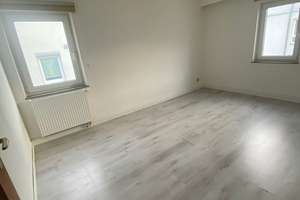 Geräumige und sanierte 2-Zimmer-Wohnung mit Balkon und Einbauküche in Reutlingen – Lindachstraße 26, 72764 Reutlingen-Mitte, Reutlingen – Vorschaubild 3