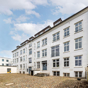 Individuelle Bürolofts im Hinterhof