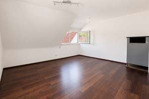 Charmante 3-Zimmer-Dachgeschosswohnung mit traumhafter Aussicht über Uhlbach – 70329 Uhlbach, Stuttgart – Vorschaubild 3