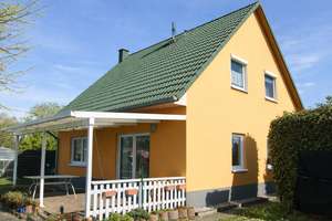 Bezugsfrei: 4-Zi-Massivhaus mit Garage und Carports auf schönem Grundstück am Berliner Stadtrand!!