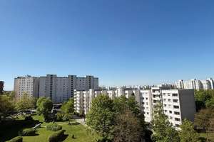 Großzügige und gut geschnittene 2-Zimmer-Wohnung mit großer Südloggia inkl. TG-Stellplatz in Neup...