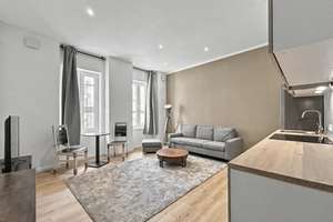 Exklusiv möbliert im Kunibertsviertel: kernsaniertes City-Apartment nahe Dom und Rhein
