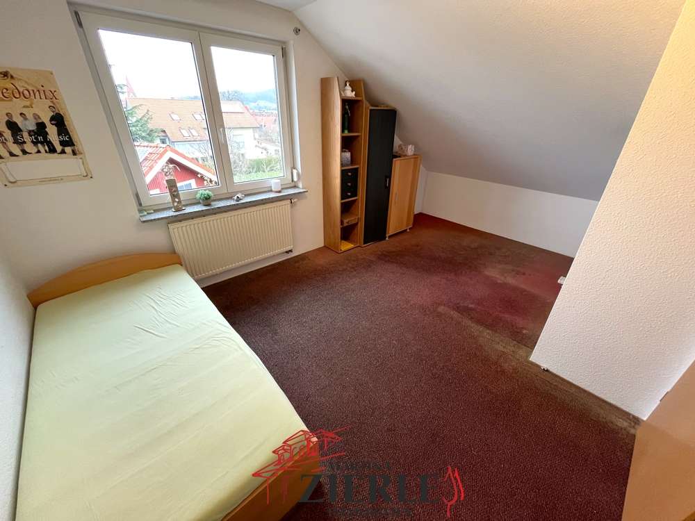 Immobilie in Gingen an der Fils - Raumwunder! Gepflegte Doppelhaushälfte mit großer Terrasse, Balkon, Keller, Hobbyraum u. Einbauküche - Bild 9