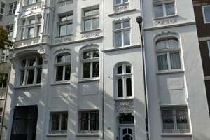 Von privat: Großzügige 2-Zimmer-Altbauwohnung mit TG im Jakobsviertel