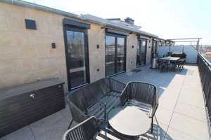 Penthouse mit großer Dachterrasse (34,6 qm) und Tiefgaragenstellplatz mit eigener E-Ladestation – 63073 Bieber, Offenbach am Main – Vorschaubild 2