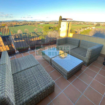 Rustikales Haus zum Verkauf mit großer Terrasse in einwandfreiem Zustand in Fonteta, Baix Empordà