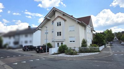 2,5-Zimmer-DG-Wohnung mit Studio-Charakter in Hösbach