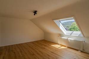 Gemütliche DG-Wohnung, frisch renoviert, bezugsbereit – Die vollständige Adresse der Immobilie erhältst du vom Anbieter., 79104 Herdern-Nord, Freiburg im Breisgau – Vorschaubild 3