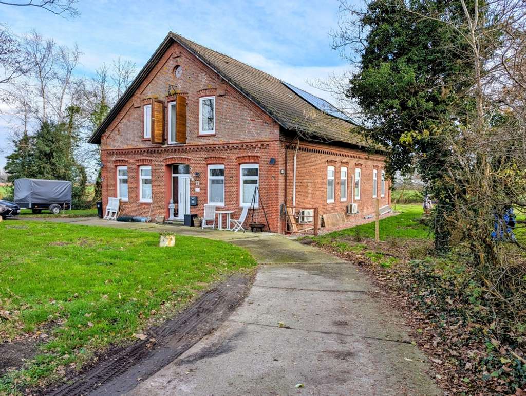 Immobilie in Brake - Kernsaniertes Landhaus mit viel Charme auf  ca. 2.100 m² großem Grundstück! - Bild 3