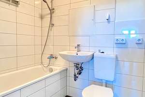 Perfekt für Sie: sofort bezugsfertige 4-Zimmerwohnung mit Balkon und Aufzug! – Spremberger Str. 24, 1239 Prohlis-Süd, Dresden – Vorschaubild 8