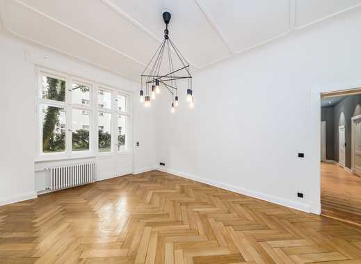 Helle hochwertig sanierte Wohnung mit großem eigenen Garten in bester Lage !**