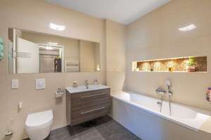 Zu Verkaufen! Schöne 2-Zimmer-Wohnung mit hochwertiger Einbauküche & Westbalkon in Halensee! – Katharinenstraße 24, 10711 Halensee, Berlin – Vorschaubild 12