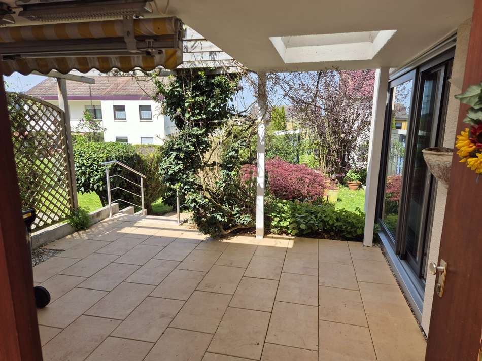Teilüberdachte Terrasse