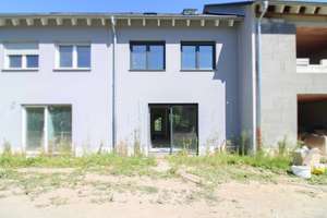 Exklusives Neubau-Reihenmittelhaus mit Garten, 2 Stellplätzen