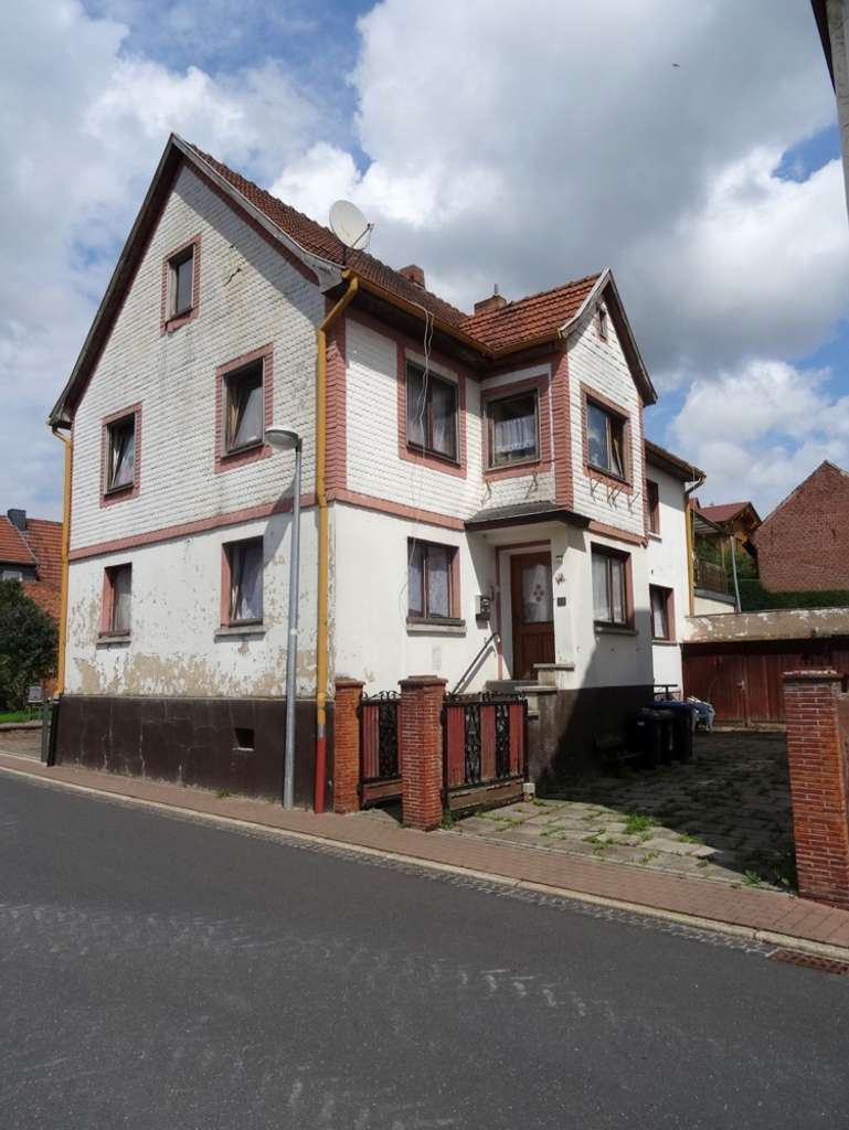 Immobilie in Bad Salzungen - Nur 70% vom VKW für ren.-bedürftiges ZFH in Bad Salzungen. PROVISIONSFREI ! - Bild 0