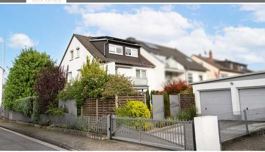 Bild von Gepflegtes Ein-/ Zweifamilienhaus mit ausgebautem DG, Garten und zwei Garagen