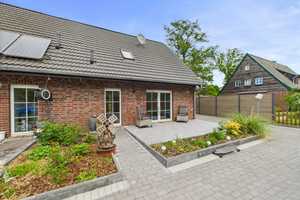 ELEGANTES RAUMWUNDER IN RUHIGER LAGE – NEUWERTIGES LUXURIÖSES TRAUMHAUS MIT TERRASSE UND GARTEN – Friesland (Kreis) – Vorschaubild 4