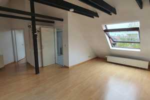 Freundliche, ruhige 2-Zimmer-DG-Wohnung mit Balkon in Citynähe – Ahlemer Straße 7, 30451 Hannover – Vorschaubild 1