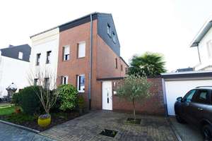 Charmante Doppelhaushälfte mit zwei Wohneinheiten und modernisierter Ausstattung – Die vollständige Adresse der Immobilie erhältst du vom Anbieter., 41065 Hardterbroich-Pesch, Mönchengladbach – Vorschaubild 2