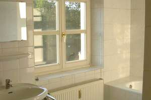 Schöne, helle 3-Zimmer-Altbauwohnung mit Wohnküche und Balkon am Pasinger Stadtpark! – Engelbertstraße 2, 81241 Pasing, München – Vorschaubild 26
