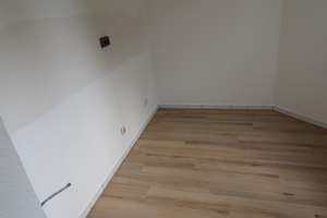 Helle 4-Zimmer-Wohnung mit vier Balkonen, 2 Stellplätzen und zwei Bädern in Köln-Junkersdorf – Die vollständige Adresse der Immobilie erhältst du vom Anbieter., 50858 Junkersdorf, Köln – Vorschaubild 9