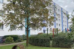 Vermietete Eigentumswohnung mit Loggia in gepflegter Wohnanlage – Die vollständige Adresse der Immobilie erhältst du vom Anbieter., 12487 Johannisthal, Berlin – Vorschaubild 1