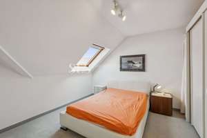Helle Dachgeschosswohnung mit Loggia und viel zusätzlicher wohnlicher Nutzfläche im Dachgeschoss – Die vollständige Adresse der Immobilie erhältst du vom Anbieter., 40470 Rath, Düsseldorf – Vorschaubild 8