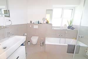 Elegante Wohnung mit herrlicher Dachterrasse! – Die vollständige Adresse der Immobilie erhältst du vom Anbieter., 22359 Volksdorf, Hamburg – Vorschaubild 8