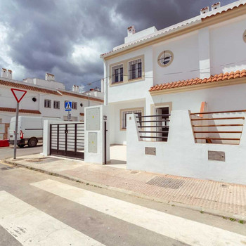 Neuwertiges Reihenhaus in Campillos, Málaga Ab 178.000