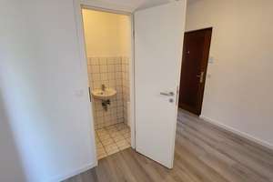 Erdgeschoß-frisch renoviert-separater Eingang-Balkon-Tiefgarage-von Privat – Elmshorner Straße 15, 25421 Pinneberg – Vorschaubild 12