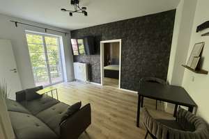 Stilvoll möblierte 2-Zimmer-Altbauwohnung mit großem Balkon