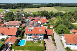 Ein Haus wie ein Versprechen – Einfamilienhaus im Landhausstil mit Fernsicht und Raum zum Durchatmen – Die vollständige Adresse der Immobilie erhältst du vom Anbieter., 84494 Niederbergkirchen – Vorschaubild 2