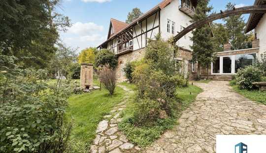 Bild von Stilvolles Kulturanwesen mit Scheunenhaus, Gewölbekeller, idyllischem Garten & Eventbereich