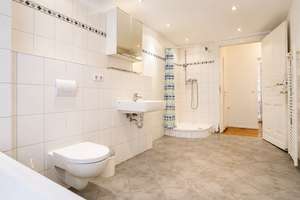 Seltene Familienwohnung in Charlottenburg – 4 Zimmer, Wohnküche, Bad & Gäste-WC – Die vollständige Adresse der Immobilie erhältst du vom Anbieter., 10627 Charlottenburg, Berlin – Vorschaubild 6