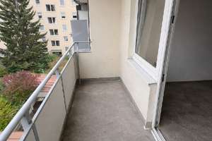 3-Zimmer-Wohnung mit Süd-Loggia, Lift, Keller - 7 min fußl. zu U-Bahn – Die vollständige Adresse der Immobilie erhältst du vom Anbieter., 80809 Am Riesenfeld, München – Vorschaubild 2