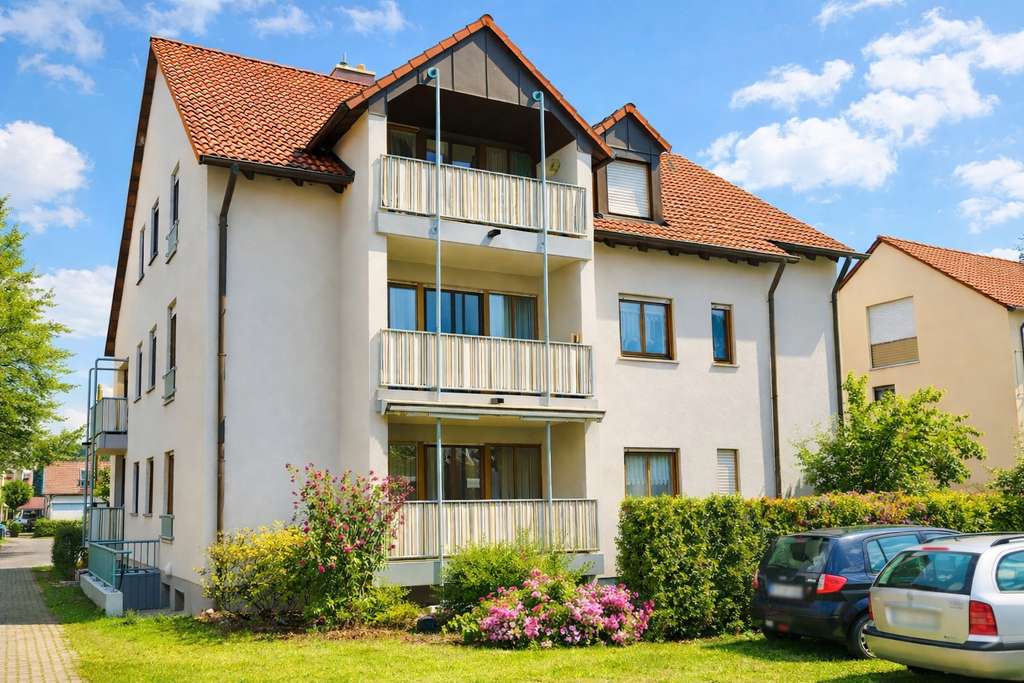 Immobilie in Albertshofen - Vermietete 3-Zimmer-Wohnung (76 m²) mit Balkon & Stellplatz – EG / solide Kapitalanlage - Bild 1