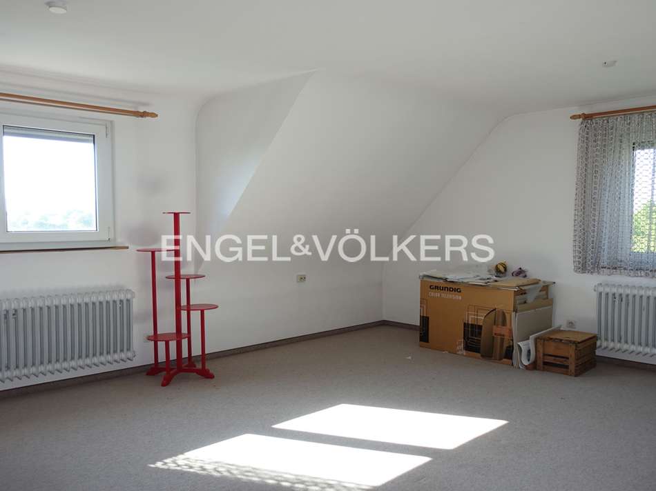Großes Zimmer im Dachgeschoss