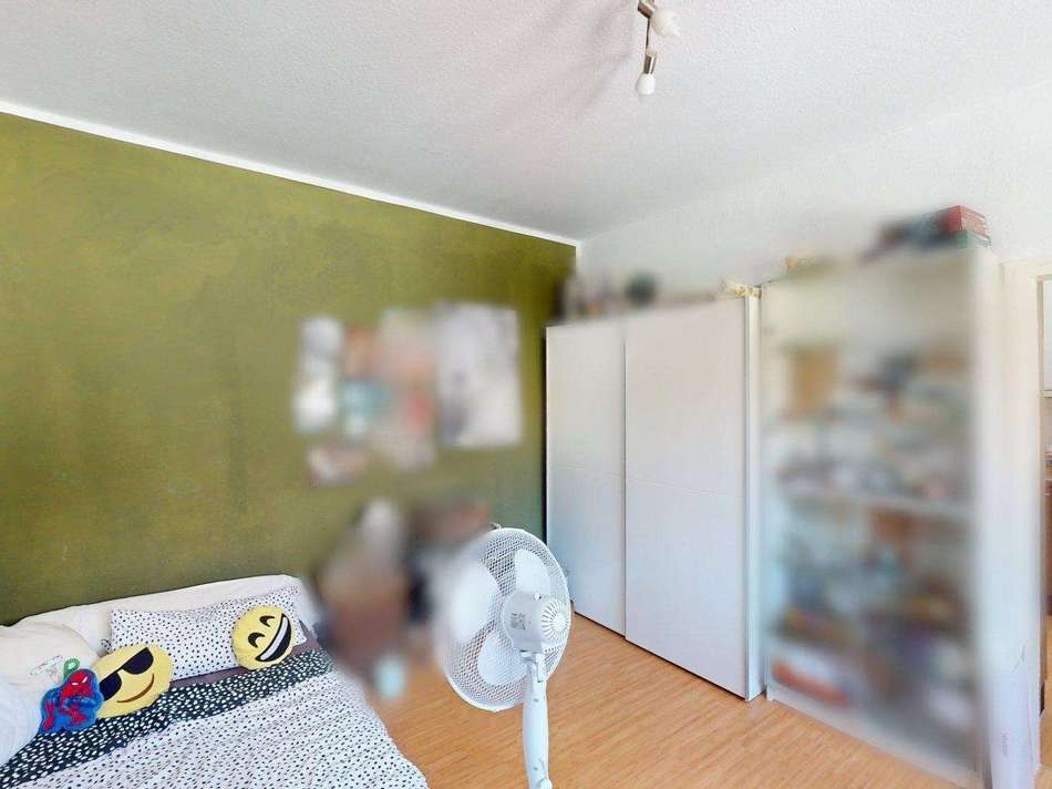 Hinterhaus OG re, Wohnen Schla