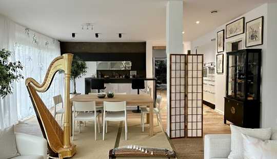 Bild von Stilvolles Familiendomizil mit Schwimmteich und Einliegerwohnung für gehobene Ansprüche