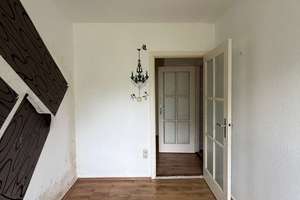 Zweifamilienhaus mit Garten & Wintergarten – Sanierungsobjekt mit Potenzial in Bremen! – Georg-Droste-Straße 69, 28201 Huckelriede, Bremen – Vorschaubild 4