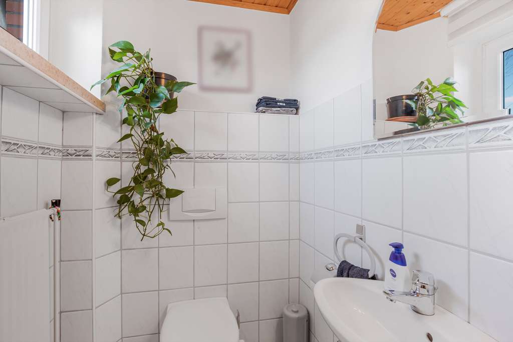 Immobilie in Westerrönfeld - Charmantes Einfamilienhaus mit Sonnenterrasse, großem Garten und Raum für neue Ideen - Bild 2