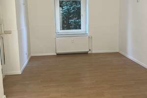 Eindrucksvolle Familienwohnung mit Wintergarten und Balkon in elbnaher Umgebung! – Die vollständige Adresse der Immobilie erhältst du vom Anbieter., 1279 Tolkewitz/Seidnitz-Nord, Dresden – Vorschaubild 2
