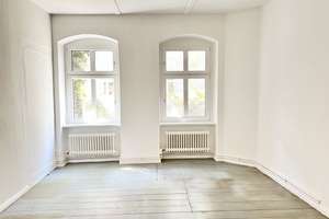 Renovierungsbedürftige 3 Zimmer Altbau Erdgeschosswohnung in ruhiger Lage von Friedenau