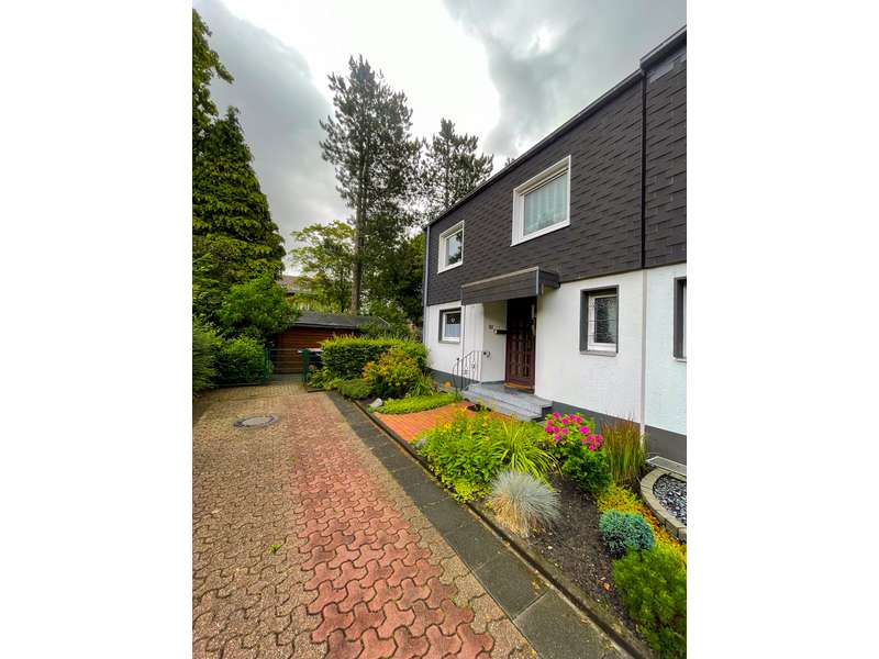 Juwel am Quellberg! Haus mit großem Garten, Keller und Garage. Rundum  alles was das Herz begehrt.