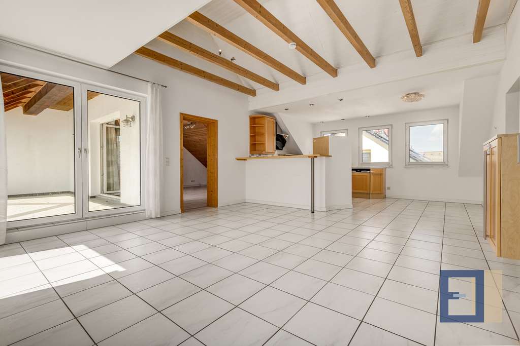 Immobilie in Trebur - DG-Traum in Trebur-Astheim: 1995 aufgestockt, 2,5 Zi., Dachterrasse, Balkon, ruhige Lage - Bild 2