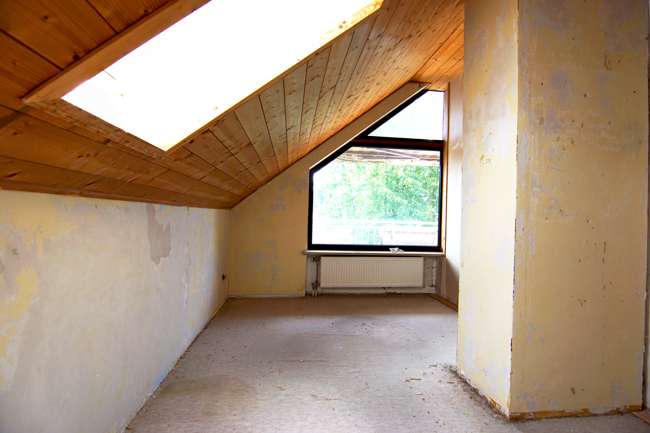 Immobilie in Roßtal - Roßtal-S-Bahn Nähe: Einfamilienhaus mit PV, Solar, Doppelgarage und Traumblick auf Felder und Wiesen - Bild 10