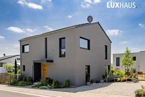 WO DAS LEBEN SO SPIELT: Bauen und wohnen auf  1313 m² Grundstück in GORNAU – Rue de Ploermel 1, 9405 Erzgebirgskreis – Vorschaubild 1